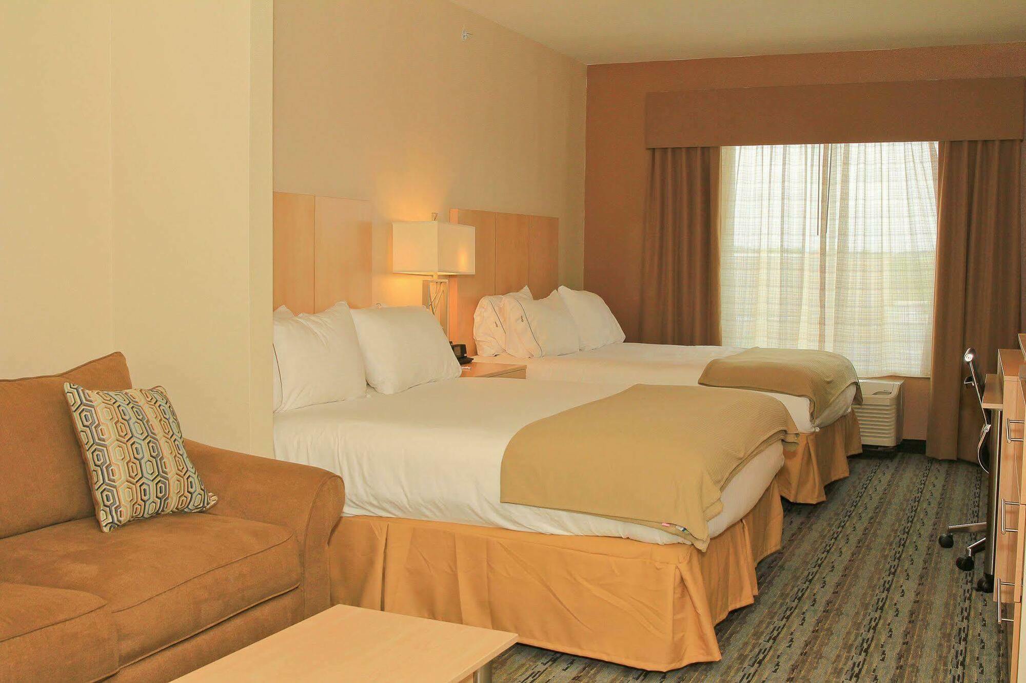 Holiday Inn Express & Suites San Antonio Brooks City Base, An Ihg Hotel Екстериор снимка